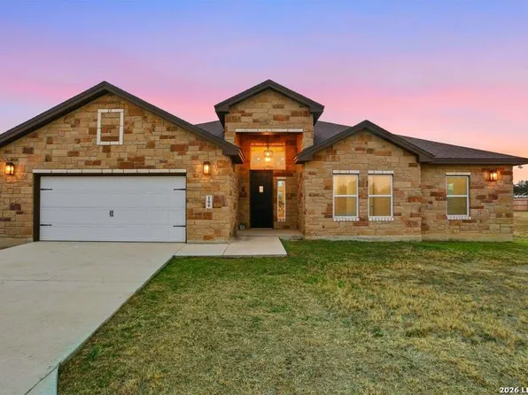 100 W Short Meadow, Lytle, TX 78052