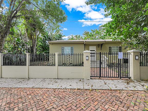 5th image of 3040 Lucaya St