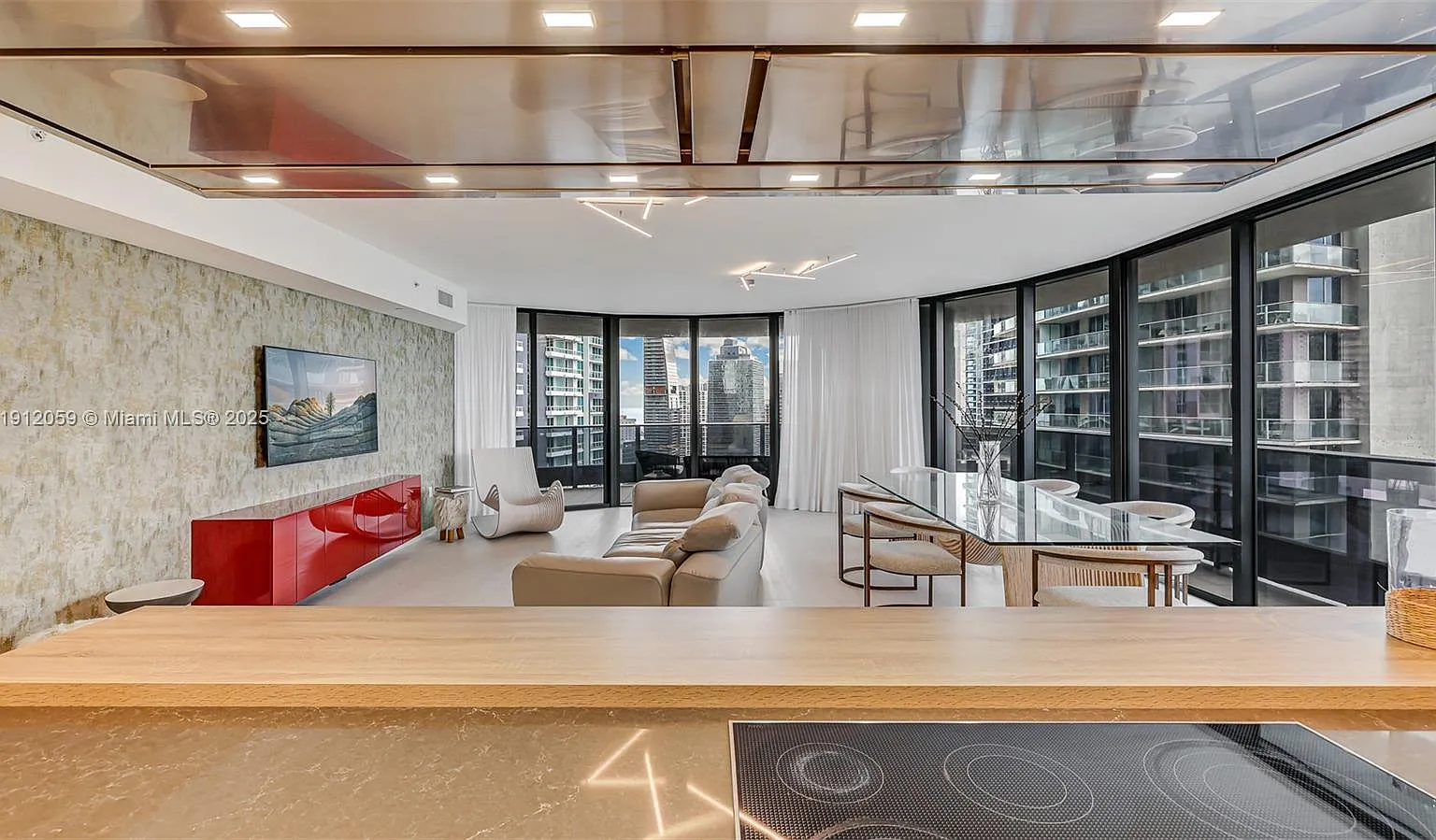Brickell Flatiron Condo — Photo 1