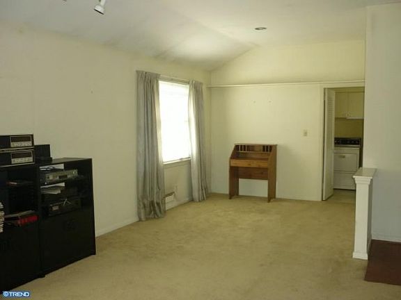 4th image of 111 Granville Dr