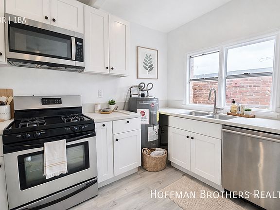 3rd image of 2362 W Washington Blvd #201