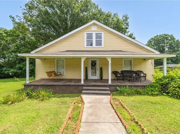 501 N 3rd Ave, Mayodan, NC 27027