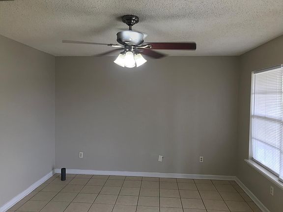 3rd image of 111 Vieux Orleans Cir APT A