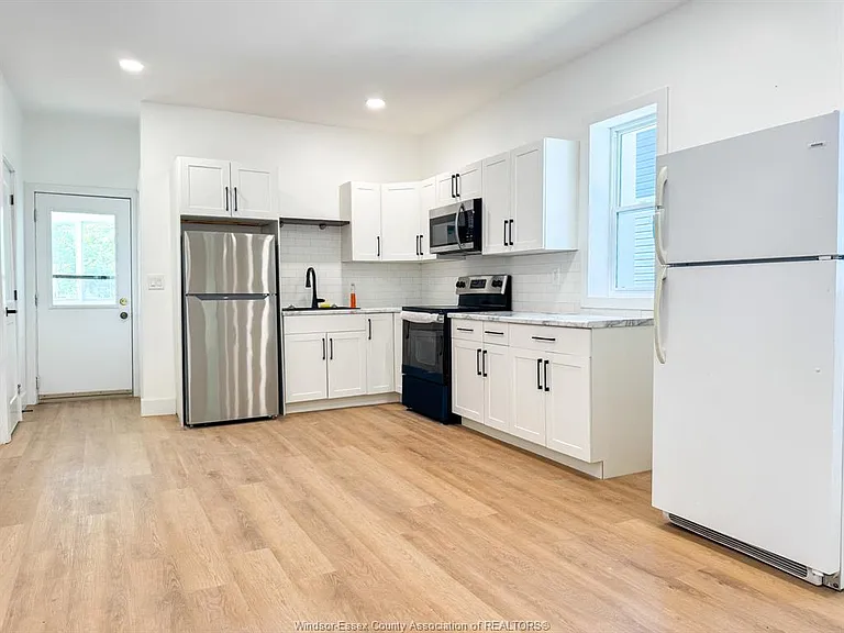 651 Brock St — Photo 7