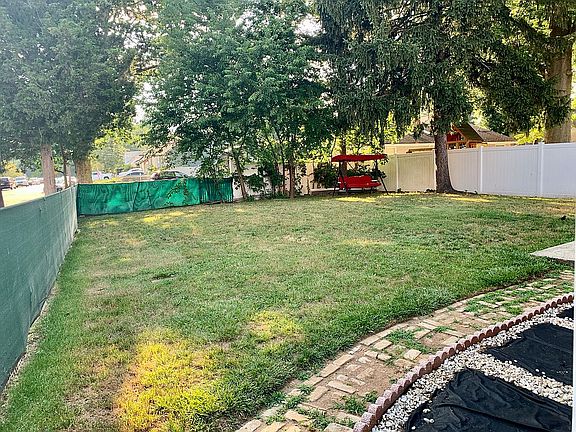 Back yard with Swing 