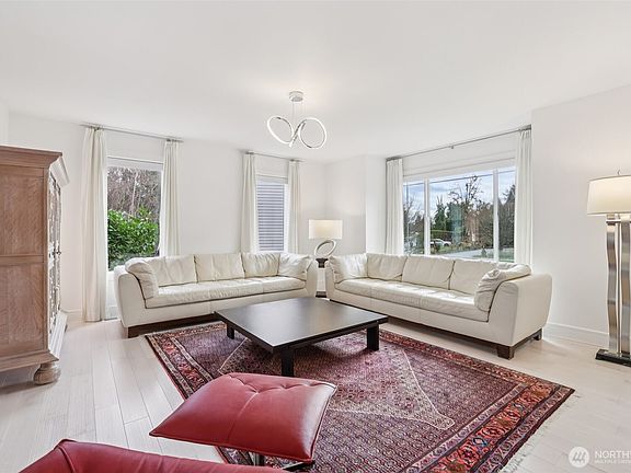 3rd image of 15732 111th Avenue NE