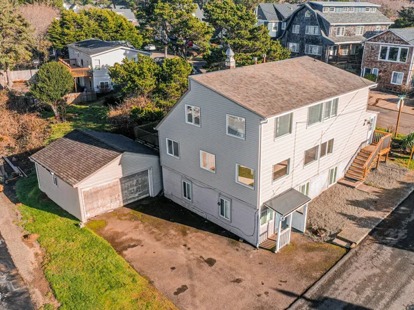 529-531 537th St SW #32, Lincoln City, OR 97367