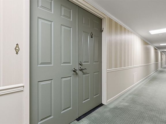 3rd image of 300 Fox Chapel Rd APT 407