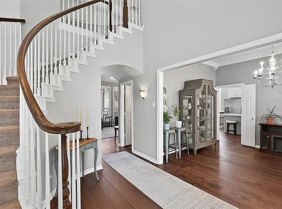 5th image of 2826 Regents Park Ln