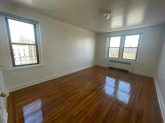 3rd image of 11882 Metropolitan Ave APT 5