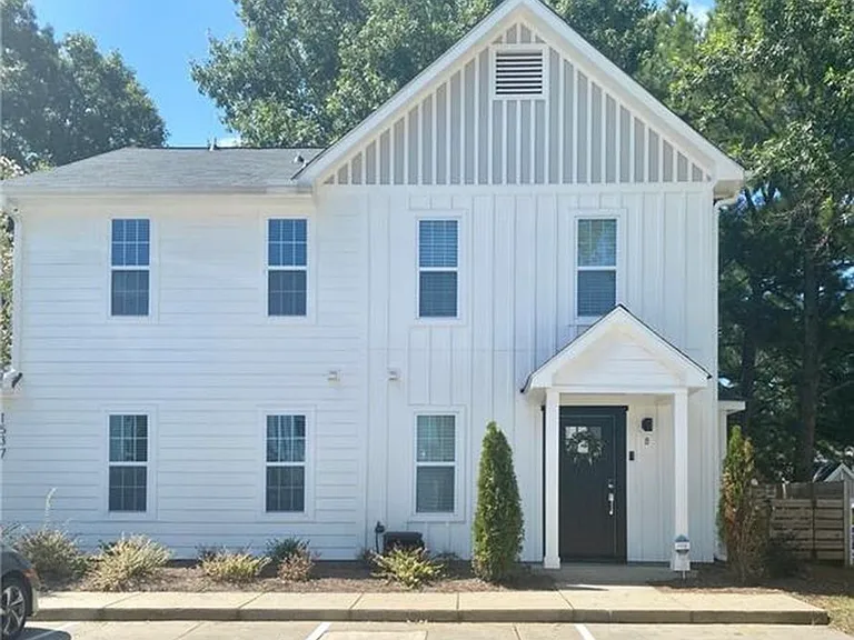 1537 Briar Creek Rd #B — Photo 1