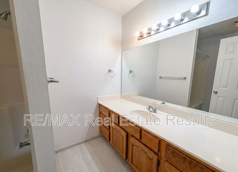 412 N 37th Pl #B — Photo 11