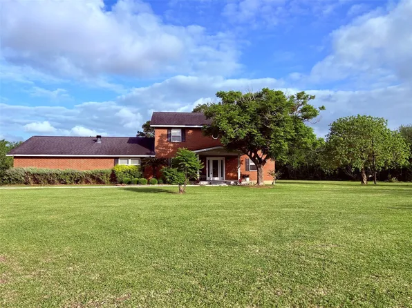 12421 Roy Rd #105, Brookside Village, TX 77581