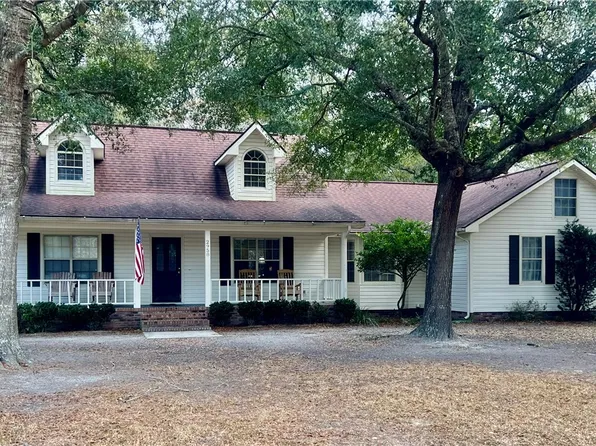 2958 Chadwick Dr, Waycross, GA 31501