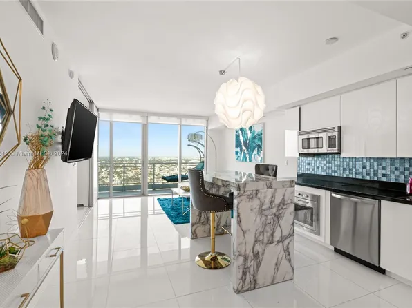 92 SW 3rd St APT 4907, Miami, FL 33130