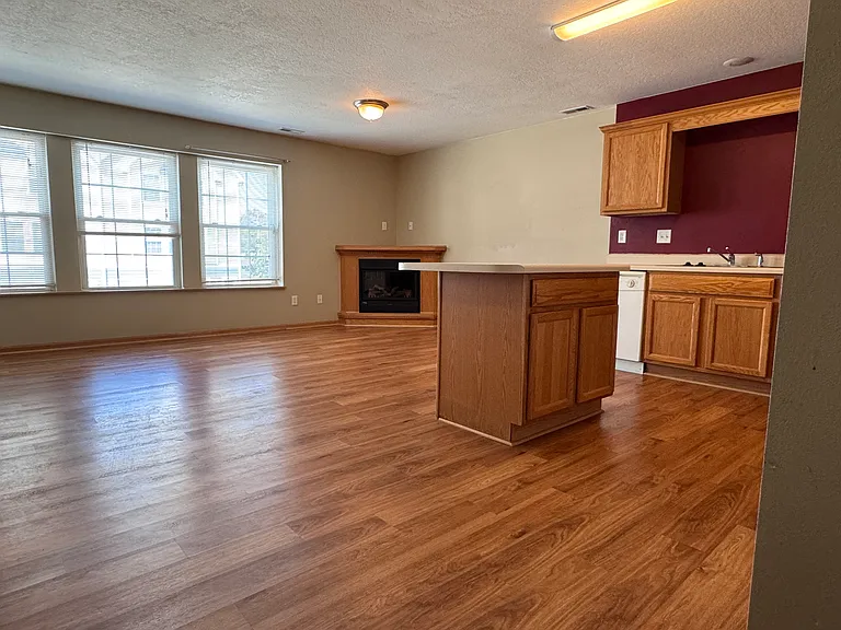 1146 SE Village View Ln — Photo 3