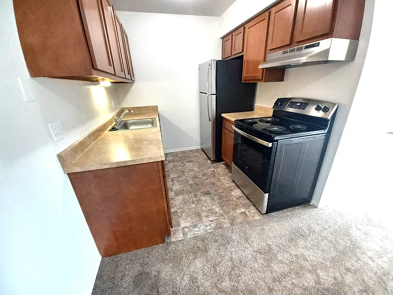 Charter Oaks Apartments — Photo 35