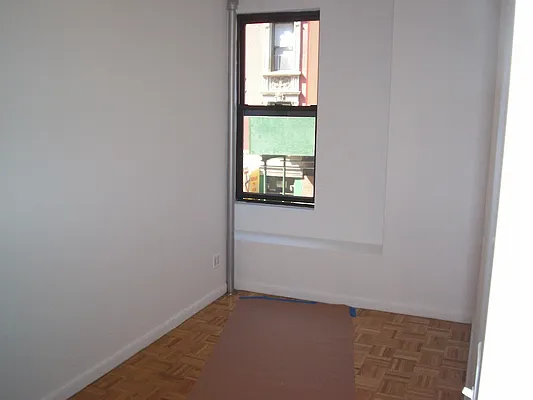 Rented by M.Grossman R.E. Management | media 9