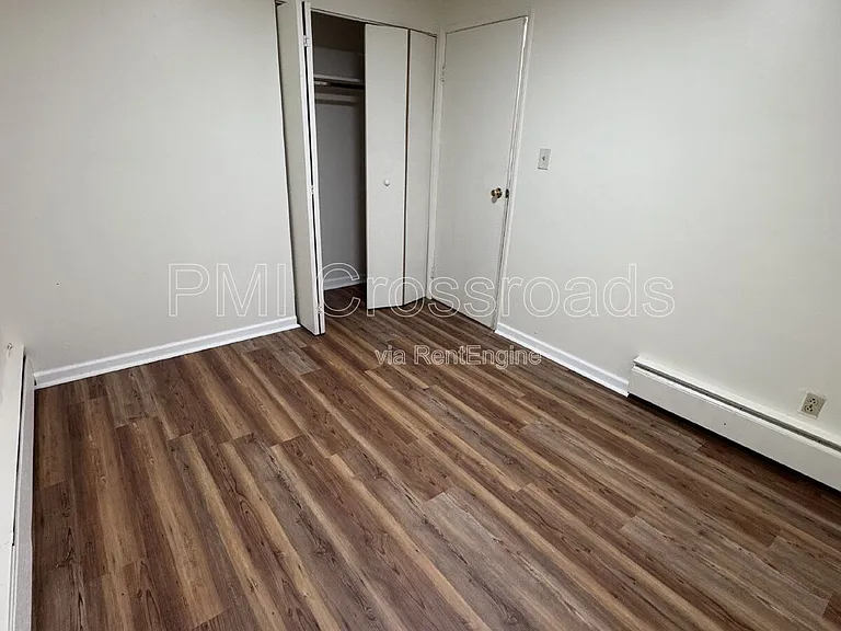 2323 Newton St #4 — Photo 9