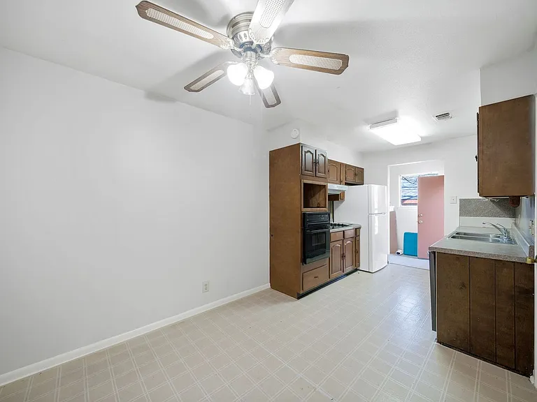 130 Algarita Rd — Photo 12