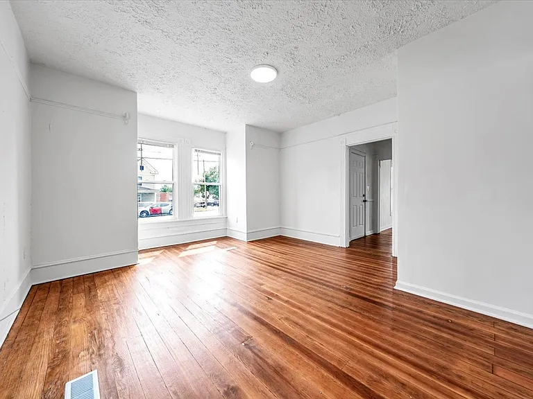 1329 Loudon Ave NW — Photo 29