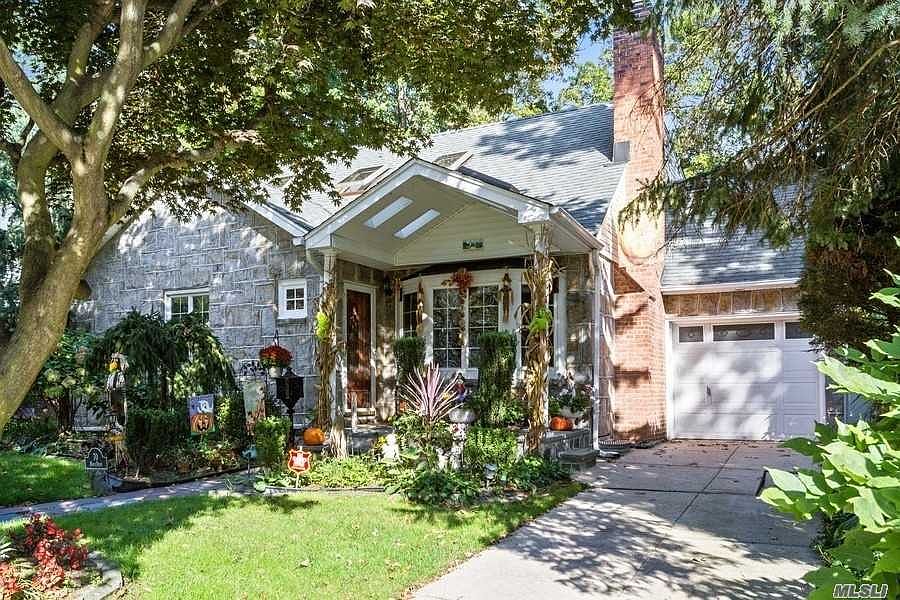 1st image of 70 Maple Dr