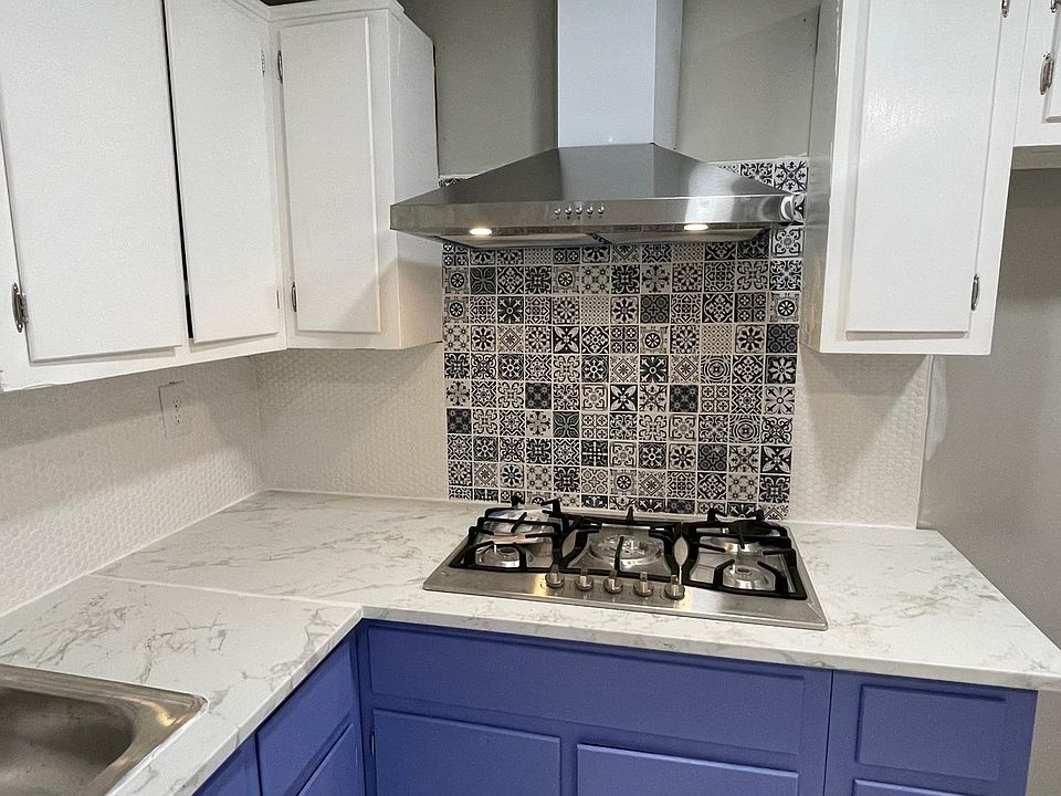 Tile backsplash with new gas cooktop