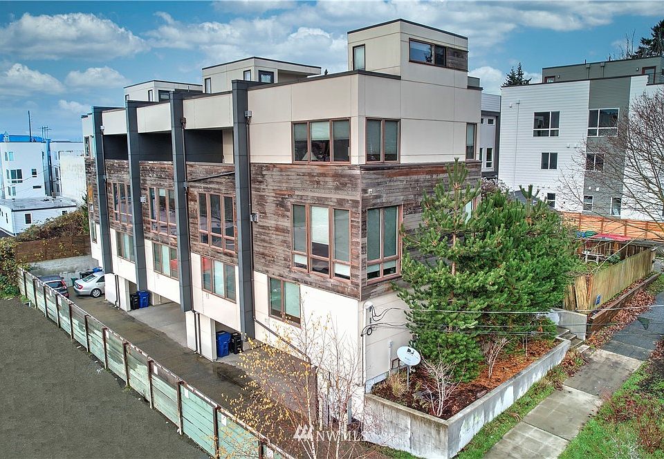 Gorgeous, modern home in PRIME location within the Fremont District! Close to cafes, shops, and restaurants, and multiple Universities! Easy living with a 91 walk score, 64 transit score, and 72 bikeabilty scores!