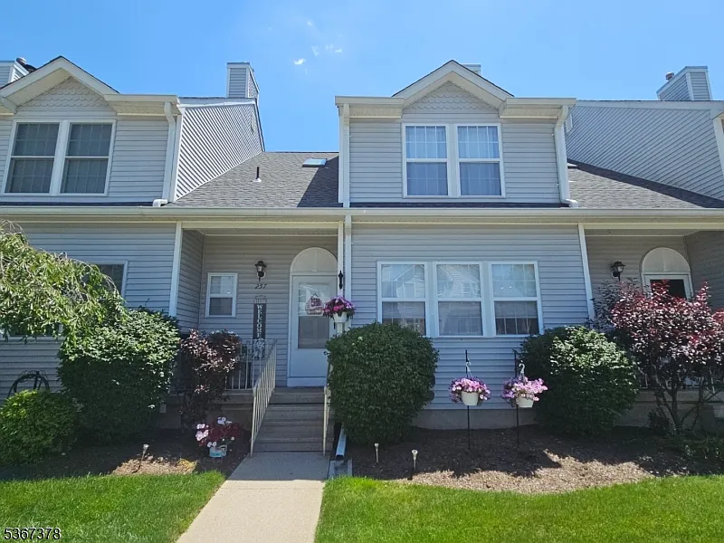 257 Harvard Dr photo 1
