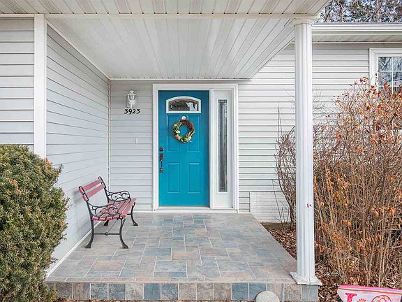 2nd image of 3923 Fairhaven Ct