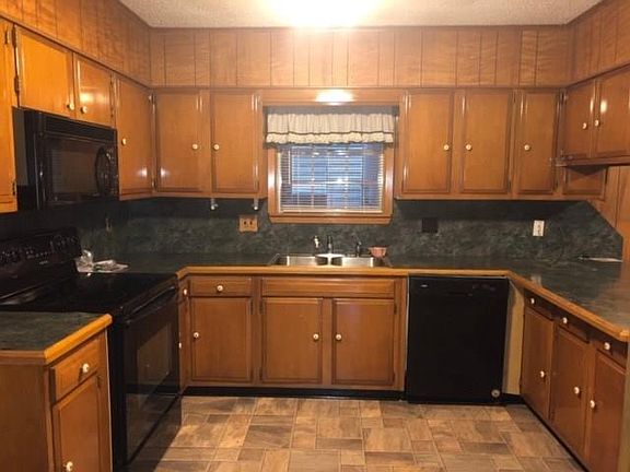 2nd image of 5908 Skylark Dr