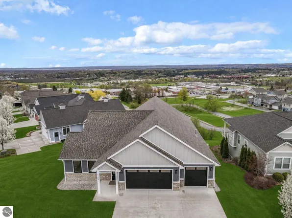 4186 Aquila Ct, Traverse City, MI 49684