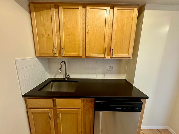 4th image of 2311 37th St APT 4R