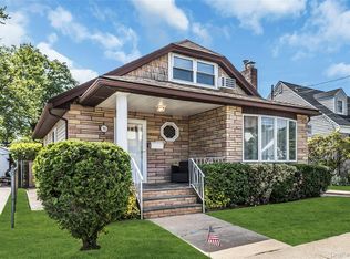 30 West Ave, Malverne, NY 11565