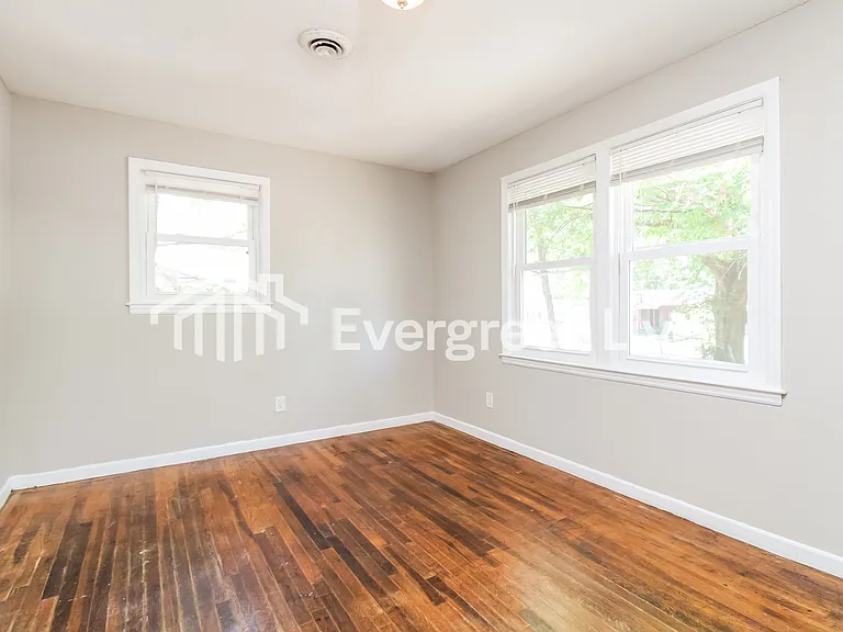 528 Atterbury Dr — Photo 5