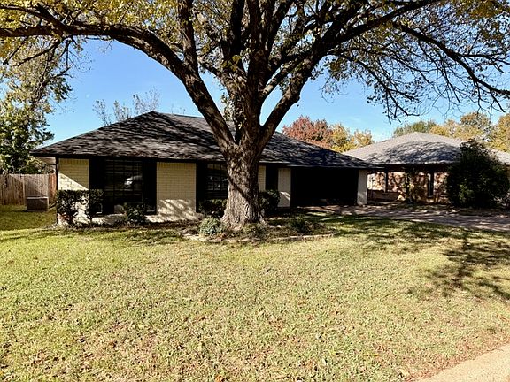 3rd image of 3812 Lynbrook Ln
