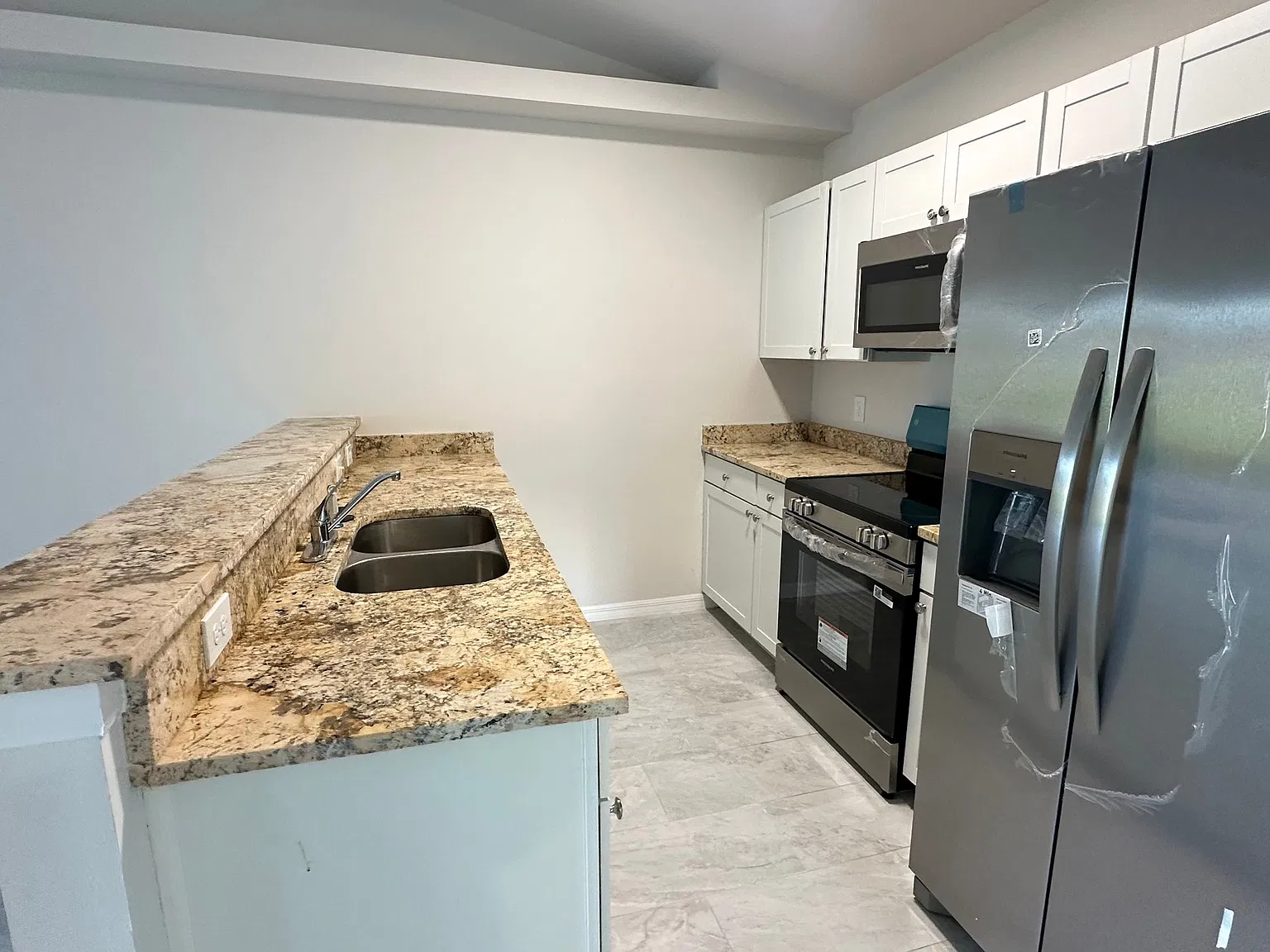 Brand New Duplex Both Sides Available — Photo 4