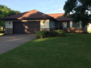 3627 N 3rd St, Clinton, IA 52732