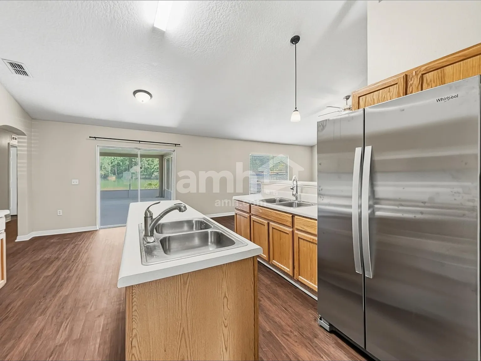 4 bed, 2.0 bath, 2236 sqft, $2,070 — Photo 4
