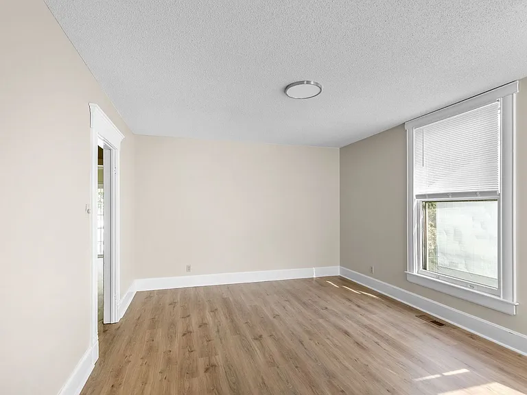 732 S Main Ave — Photo 8