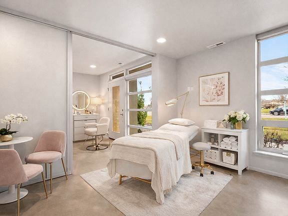 Flex room zoned mixed use, can be used as a business, office, or 3rd bedroom