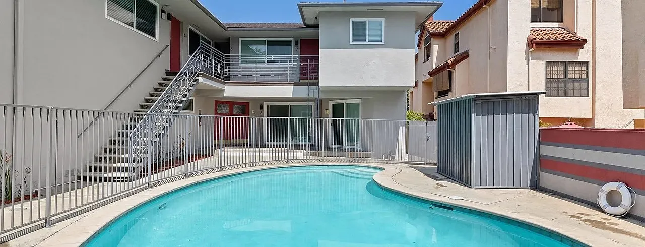 Huntington Villas — Photo 2
