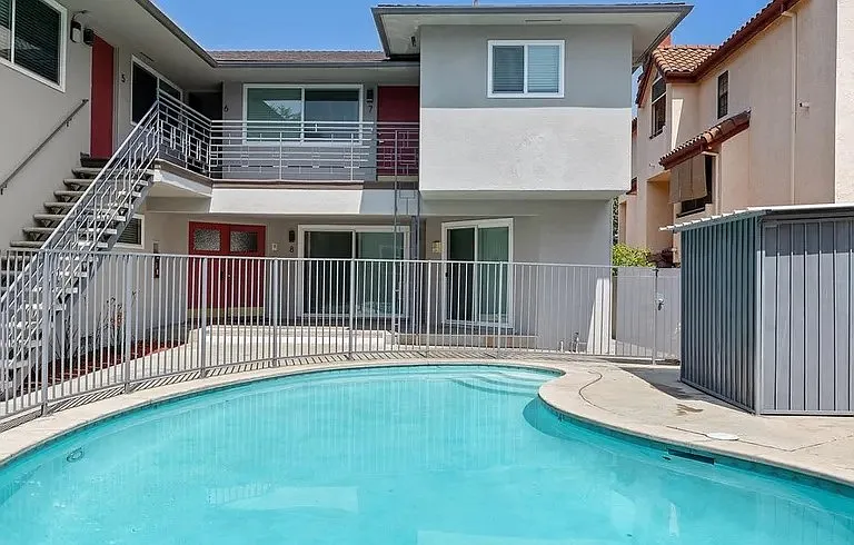 Huntington Villas — Photo 2