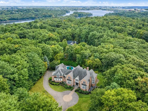8 Stratford Way, Lincoln, MA 01773