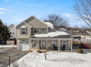 45 Pebble Beach Ln, Pottstown, PA 19464