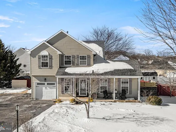 45 Pebble Beach Ln, Pottstown, PA 19464