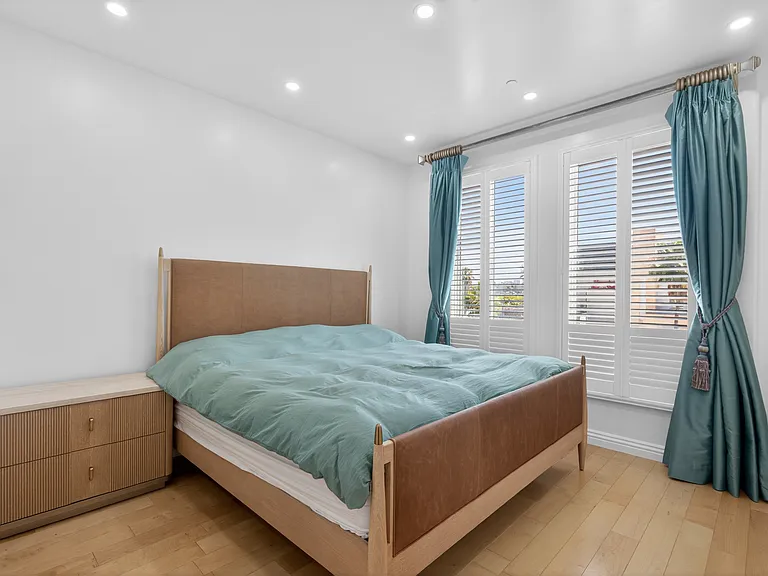 368 Caruso Ave — Photo 9