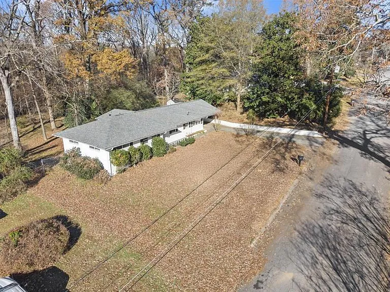 2352 Elmwood Cir SE — Photo 46