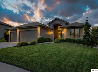 17520 Ridgemont St, Omaha, NE 68136