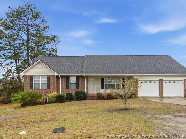 3421 Masters Dr, Hope Mills, NC 28348